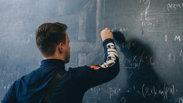 Новосибирскому школьнику вызвали бригаду из психбольницы из-за угрозы отрезать язык обидчику.