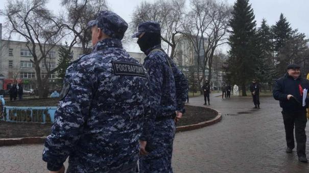В Татарстане женщина с ножом напала на полицейского