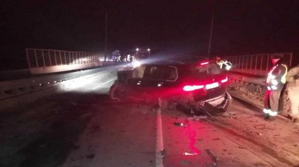 Под Новосибирском BMW протаранил Nissan — один человек погиб, трое в больнице