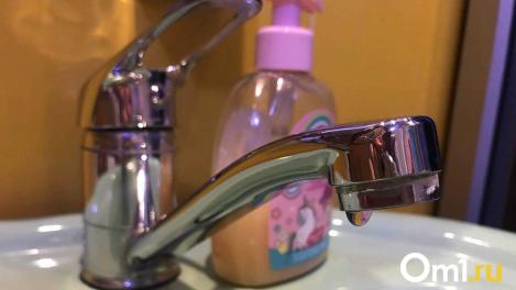 «Кожа с рук слезает!»: омичи в пик похолодания остались без горячей воды