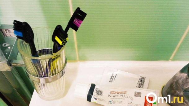 В Омске продается крошечная квартира с унитазом на кухне