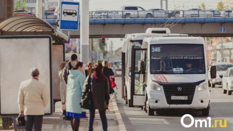 Теперь 50 рублей: в 14 омских маршрутках поднимут цену на проезд