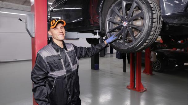 Федеральную сеть автосервисов обеспечат маслами «Газпромнефть-СМ» из Омска