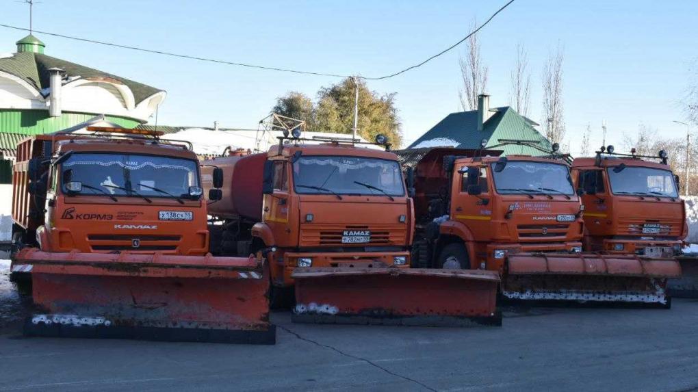 В Омске заключили контракты на аренду техники на случай мощных снегопадов