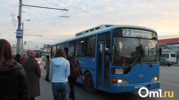Омская мэрия рассказала, будет ли повышать стоимость проезда в автобусах