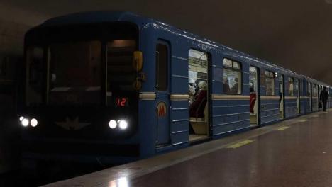 Губернатор Травников впервые за 3 года проехал в новосибирском метро на поезде «Ермак»