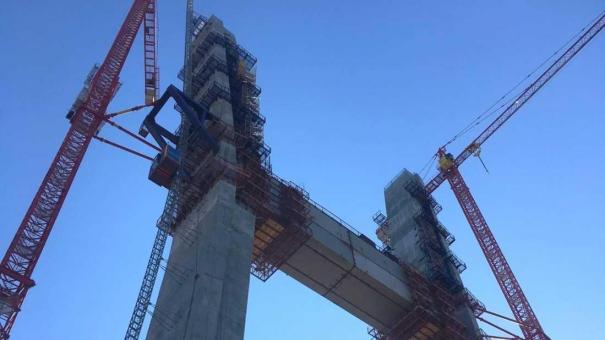 На четвертом мосту Новосибирска появилась временная разметка дороги