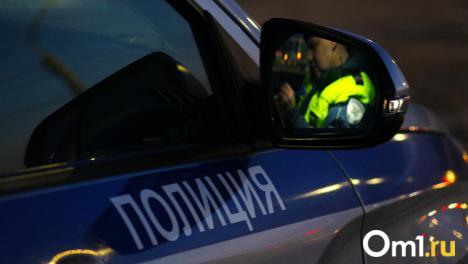 В Омской области заметили подозрительную машину: её водитель пытался уйти от погони и выпрыгнул из салона