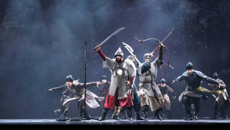 Виталий Хоценко поздравил омский хор с дебютом на сцене Кремлёвского дворца