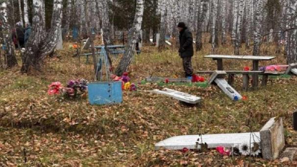 Трое детей разгромили 80 памятников на кладбище под Новосибирском