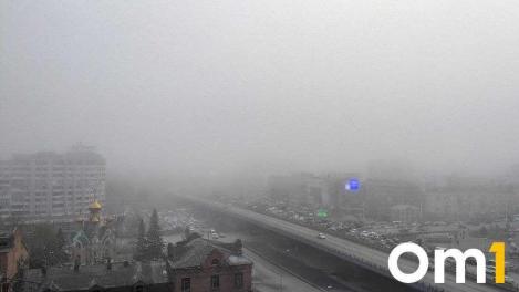 Из-за густого тумана в Омском аэропорту задерживаются сразу девять рейсов