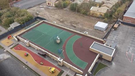 Футбольное поле на крыше: в Омске сдали необычную высотку