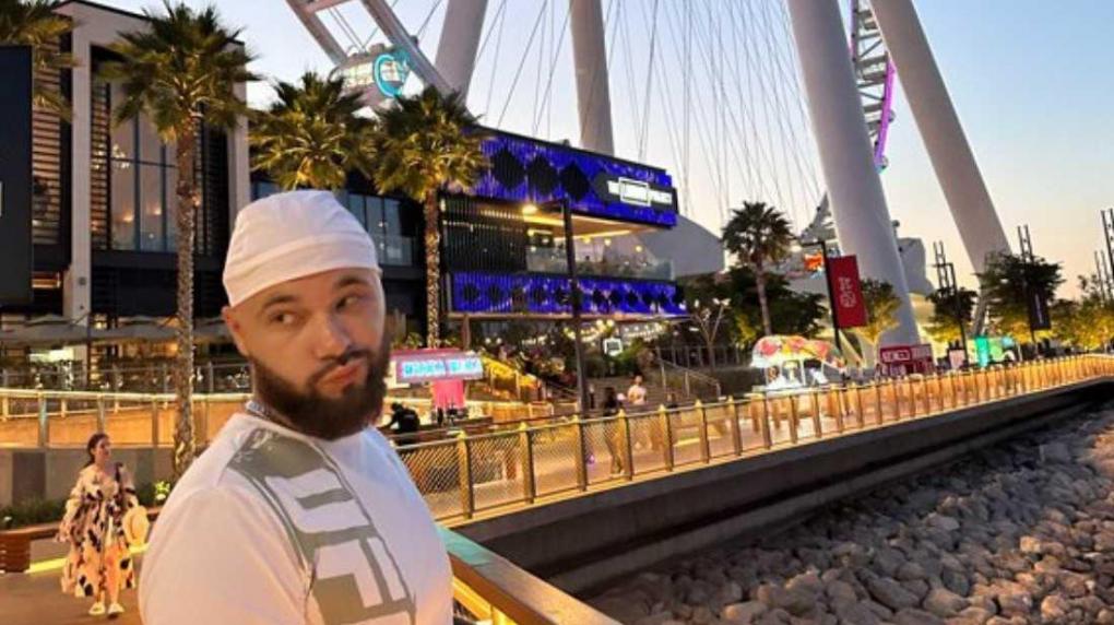 Артист из ОАЭ оштрафован в Новосибирске за машину без номеров во время съемок клипа