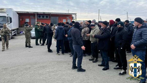 Почти 300 мигрантов проверили в ходе рейда в Новосибирске