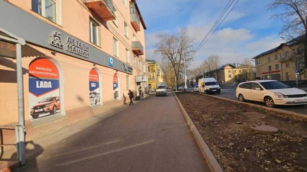 Водитель «ГАЗели» сбил женщину и подростка задним ходом в Новосибирске
