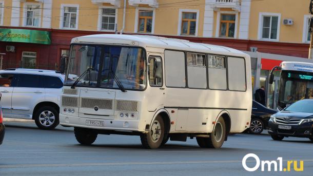 В Оконешниково открыли автобусную станцию: ранее пассажиров высаживали на опасной дороге