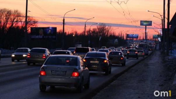 В Центральном округе Омска изменили схему движения транспорта: как он поедет?