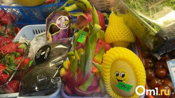 В Омск из Египта тоннами везут клубнику и манго