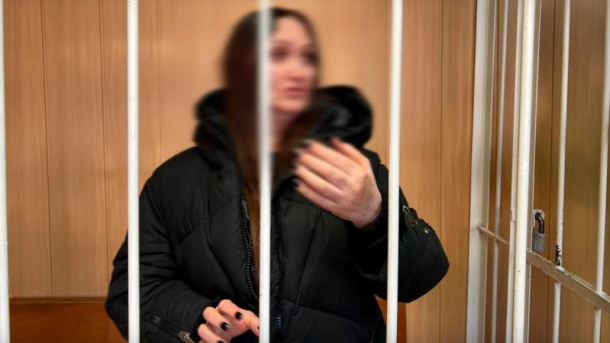 Похитительницу денег у сирот задержали при попытке покинуть Омск