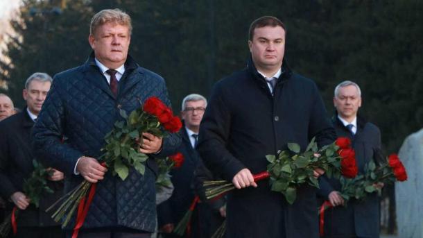 Виталий Хоценко и Анатолий Серышев почтили память воинов в парке Победы