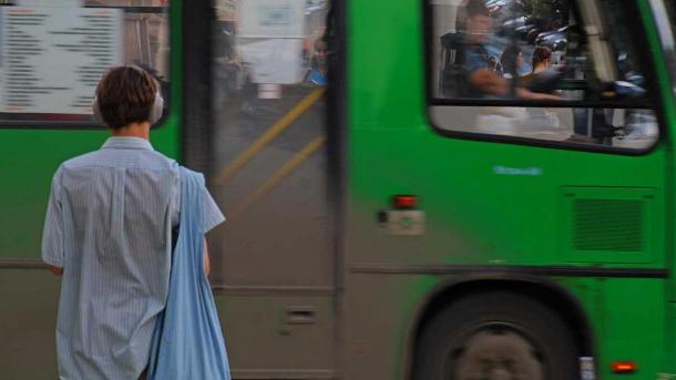 В Омске водитель автобуса высадила школьницу за несколько километров от дома