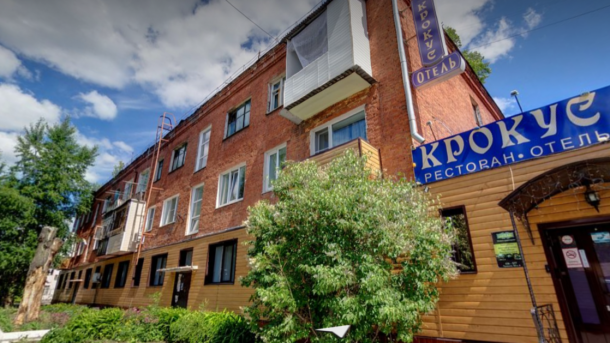 В центре Омска снесут многоквартирный дом с отелем