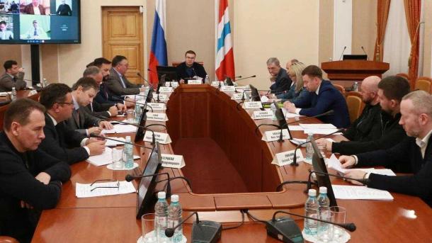 Бюджет и медицина: о чём омичи договорились на Парламентском клубе