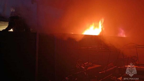 В Советском округе Омска горела кровля двух домов