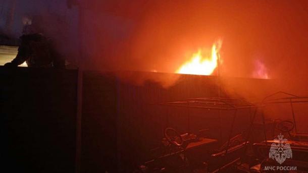 В Советском округе Омска горела кровля двух домов
