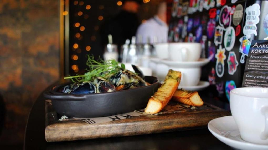 Ресторанный исход: известные кофейни Новосибирска уходят с рынка с многомиллионными скидками