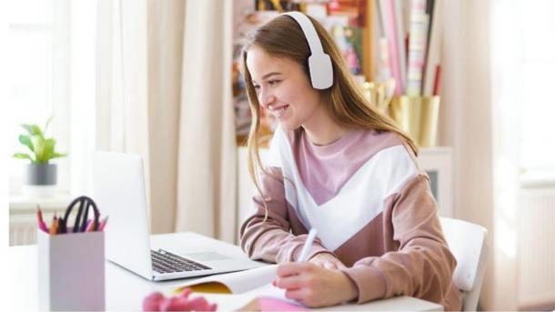 От финансовой грамотности до искусства: «Ростелеком Лицей» превратит каникулы в интересное приключение