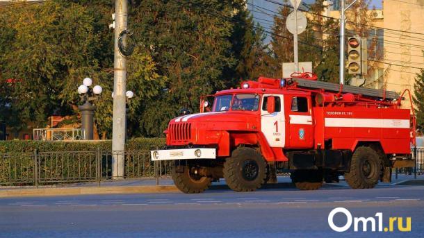 Крупный пожар в Омске: что горит в микрорайоне Амур-2?