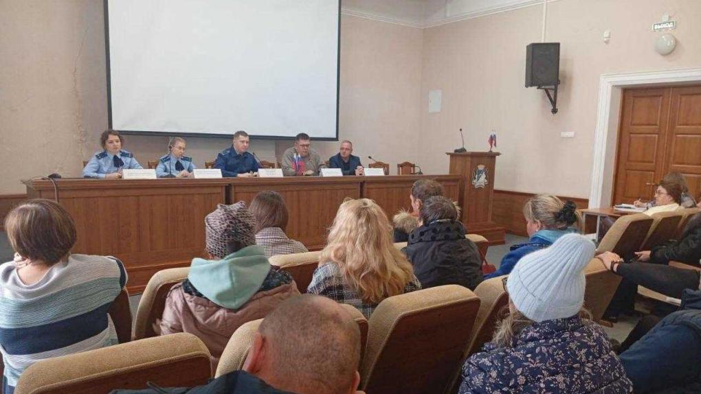 Прокуратура Новосибирска взяла на контроль расселение жителей сгоревшего аварийного дома