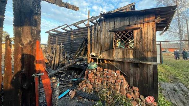 Неисправная печь: в Омской области при пожаре погибли два человека