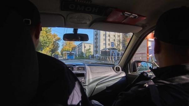 «Денег на такси нет»: история о том, как новосибирские стражи порядка помогли буйному пациенту