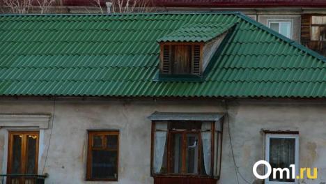 В Омске планируют расселить три аварийных дома: где они находятся?