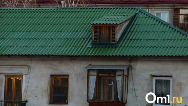 В Омске планируют расселить три аварийных дома: где они находятся?