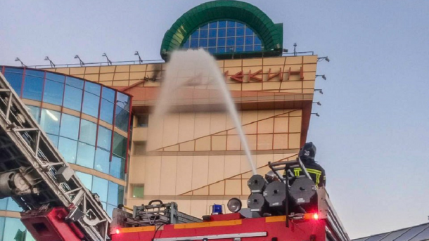 В Омске загорелась вывеска театра «Арлекин»