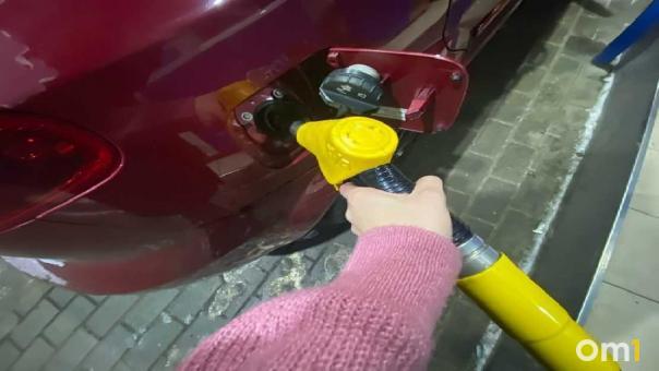 Месяц без бензина: жители села Голуметь в Иркутской области вынуждены ездить за топливом в районный центр