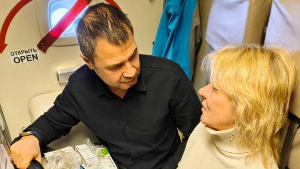 Министр здравоохранения Новосибирской области спас пассажирку в небе на высоте 10 тысяч метров