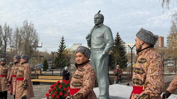 Зелёный остров в центре города: На пересечении Ипподромской и Кирова открылся новый парк