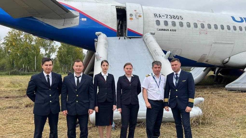 В Омске начнётся суд над бывшим пилотом, который посадил самолёт в поле