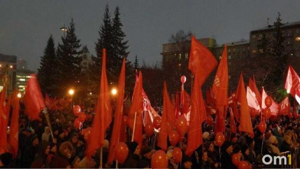 Митинг в честь 108-й годовщины Октябрьской революции состоится на площади Ленина