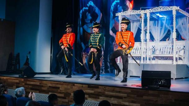 Пушкинский театр представил премьеру «Сватовство гусара» в Подмосковье