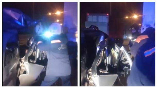 Спасатели вытащили из машины новосибирца в ДТП на улице Большевистская