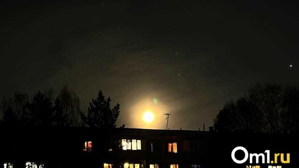 Омичи смогут увидеть самую большую Луну года