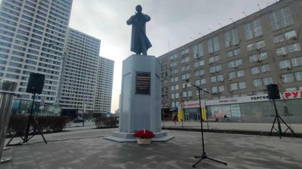 В Новосибирске открыли памятник создателю НЭТИ к 75-летию вуза