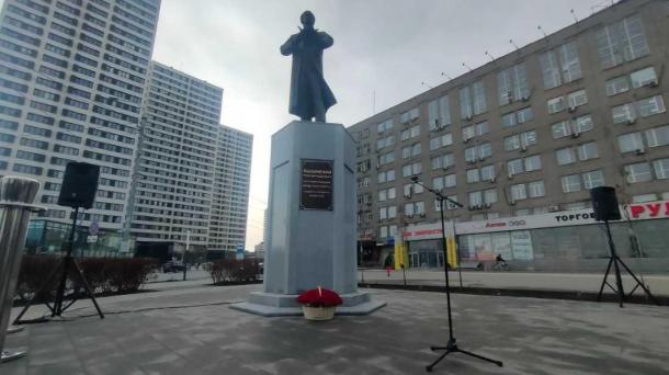 В Новосибирске открыли памятник создателю НЭТИ к 75-летию вуза