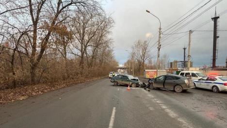 Пассажиры в больнице, водитель в бегах: лобовое столкновение произошло в Новосибирске