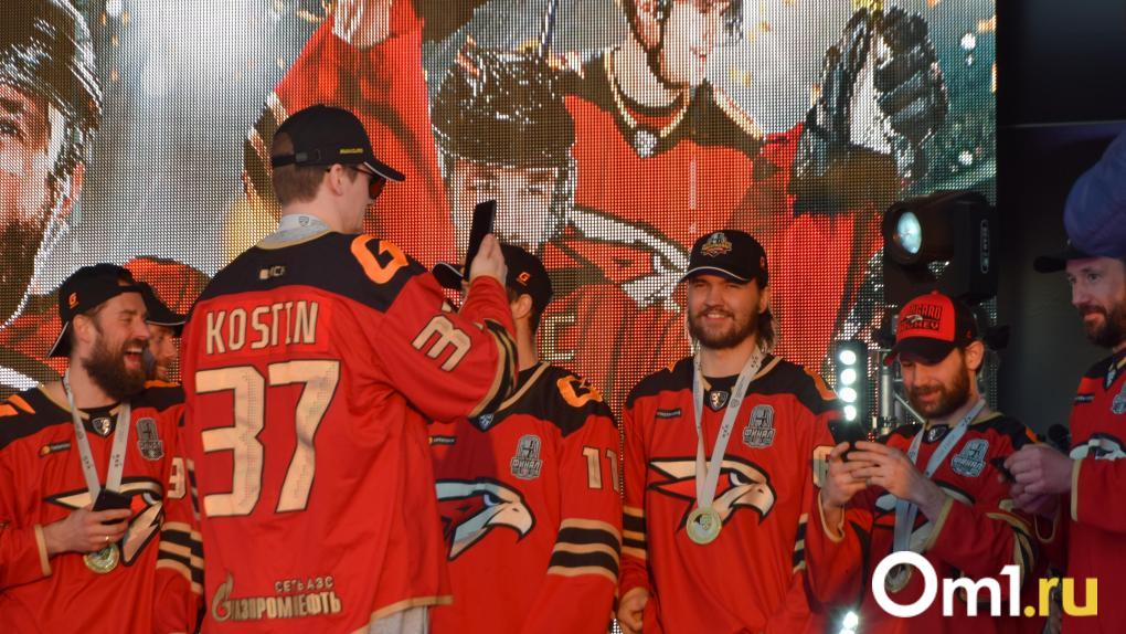 Будет контракт? Экс-игрок «Авангарда» Клим Костин прилетел в Омск